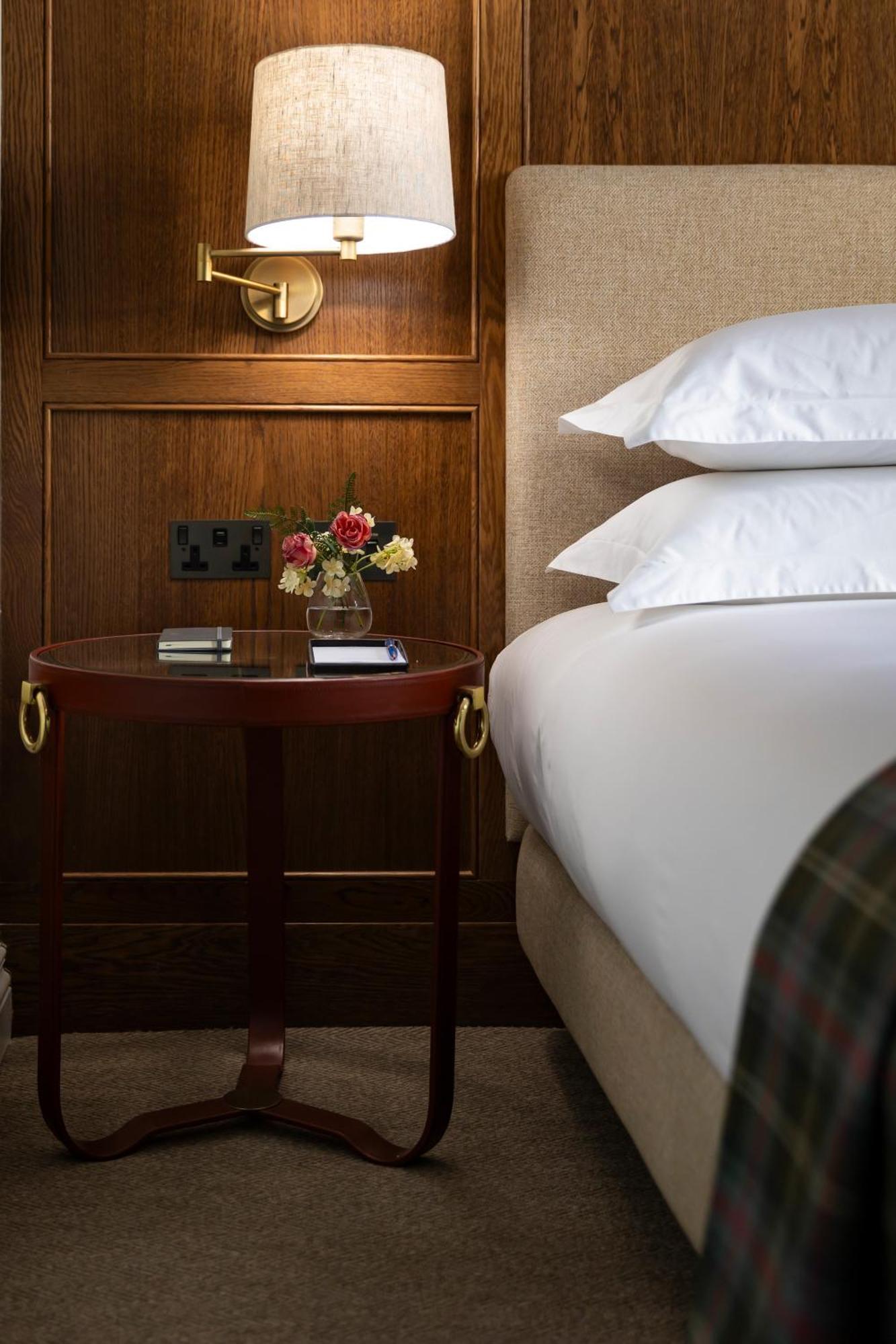 Deluxe King Room,1656203104:JPEG